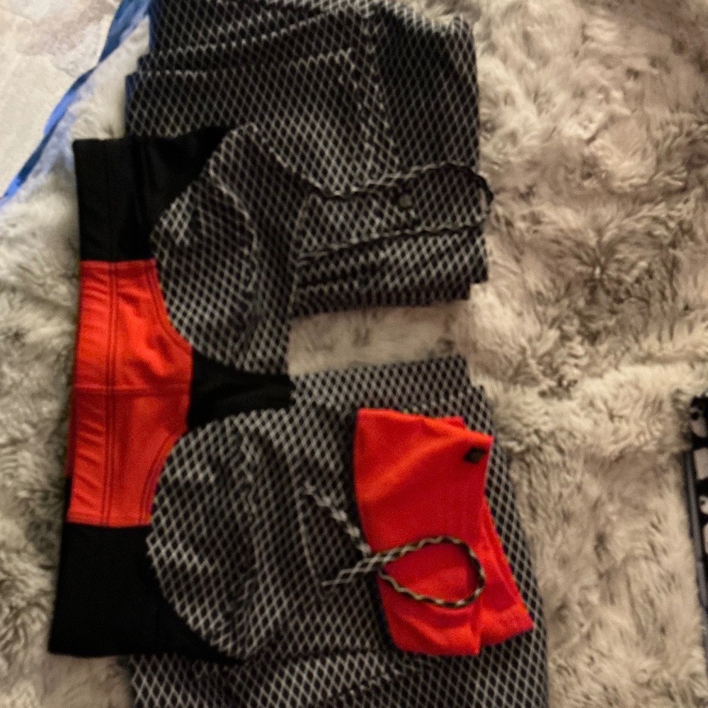 Onzie set of 3 (2 leggings and 1 matching bra) M/L